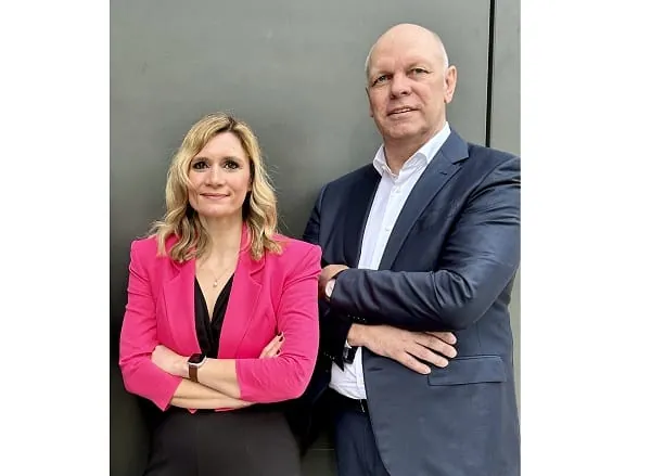 Dirk Gellisch, Stellvertretender Vorsitzender VDMA Sanit&auml;rtechnik und -design und Gesch&auml;ftsf&uuml;hrer Viega Holding GmbH & Co. KG (r.) mit Dr. Laura Dorfer, Gesch&auml;ftsf&uuml;hrerin VDMA Sanit&auml;rtechnik und -design.