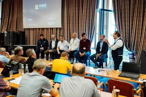 Bei der  Podiumsdiskussion am ersten Tag ging es schwerpunktm&auml;&szlig;ig darum, wie alle Marktteilnehmer wieder f&uuml;r eine positive Grundstimmung sorgen k&ouml;nnen.