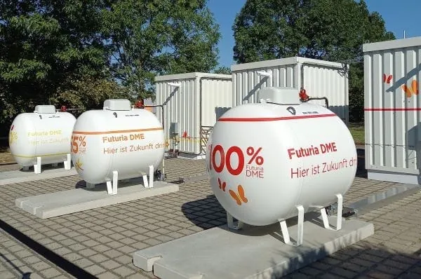3 Tanks mit gr&uuml;nem Fl&uuml;ssiggas auf der Testanlage rDME in Kesselsdorf bei Dresden.