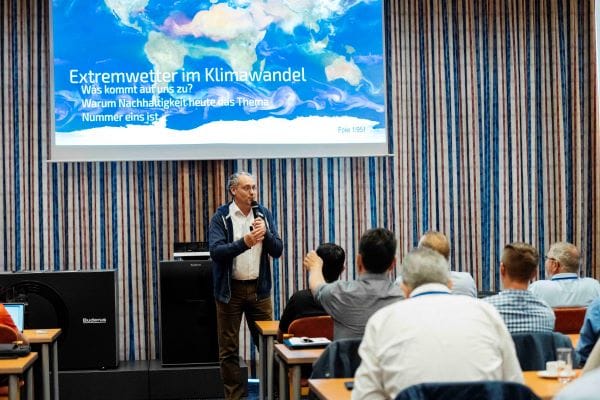 Wie wichtig und existenziell eine funktionierende Energiewende letztendlich für alle von uns sein wird, zeigte Meteorologe Frank Böttcher dann bei seinem folgenden Vortrag auf.