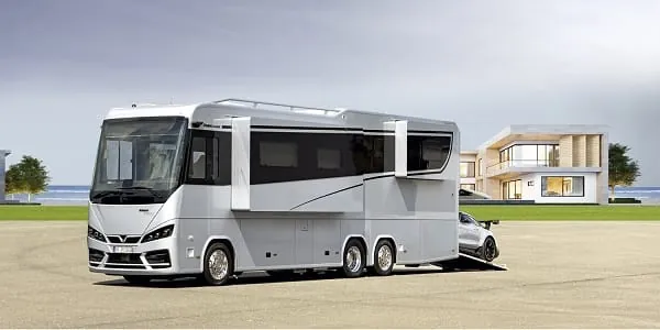 Luxus-Reisemobile wie der Vario Perfect 1200 Platinum sind kleine Villen auf R&auml;dern. Von den edlen Wohnmobilen werden pro Jahr nicht mehr als 10 bis 12 auf Kundenwunsch individuell von Hand gefertigt. 