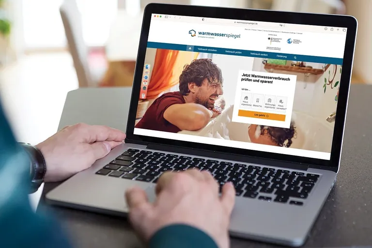 Der Warmwasserspiegel (www.warmwasserspiegel.de) bietet Tipps, wie der Wasserverbrauch optimiert werden kann.