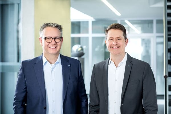 Smart aufgestellt: Veränderungen im wedi-Führungsteam „Diese strategische Entscheidung stärkt die wedi-Führungsebene und setzt ein klares Signal für Wachstum und Innovation“, so Fabian Rechlin (links), wedi-Geschäftsführer und CEO über die strategische Doppelspitze.