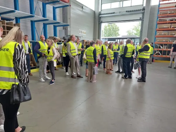 Die Besichtigung der Logistikhallen in Ahaus erfolgte in mehreren Gruppen.