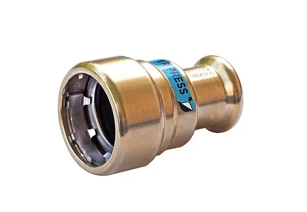 Der neue Universal-&Uuml;bergangsfitting spart Platz im Lager und erm&ouml;glicht Verarbeitern hohe Flexibilit&auml;t bei der Sanierung und im Neubau.