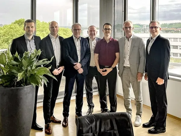 v.l.: Andre Albrecht (M&A Manager Drägerwerk AG & Co. KGaA), Jan Hegewald (Geschäftsführer Dräger MSI GmbH), Bernd Korthaus (Geschäftsführer Dräger MSI GmbH), Dr. Christoph Föll-Laubengeiger (Geschäftsführer Rems GmbH & Co KG), Steffen Katzenberger (Geschäftsführer REMS GmbH & Co KG), Hans Seeger (Geschäftsführer Rems Messtechnik GmbH & Co KG), Renz Waller (Program Manager Drägerwerk AG & Co. KGaA).