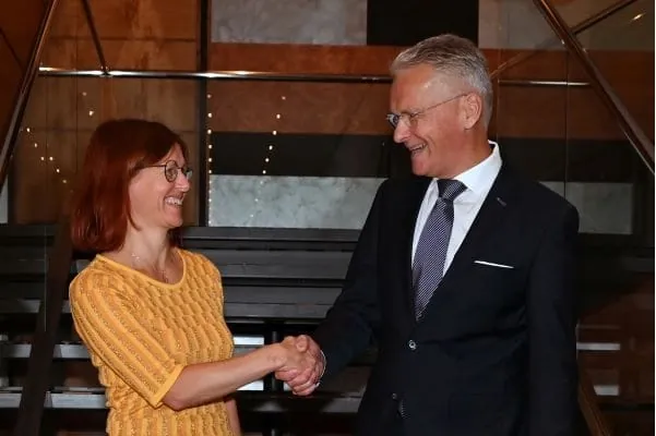 Die Mitglieder des FGK w&auml;hlten Annett Wettig neu in den Vorstand und best&auml;tigten Professor Christoph Kaup in seinem Amt.