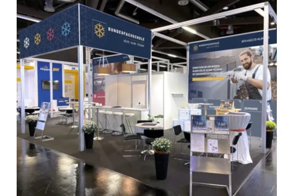 Der Messestand der Bundesfachschule ist auf der Chillventa Treffpunkt f&uuml;r alle, die sich &uuml;ber Aus- und Fortbildung in der K&auml;lte-, Klima- und W&auml;rmepumpenbranche informieren wollen.