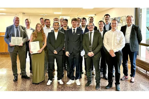 Verabschiedung der 16 Klima- und Kälte-Absolventen der dualen „Bachelor of Science“-Studiengänge „Kältesystemtechnik“ und „Klimasystemtechnik“.