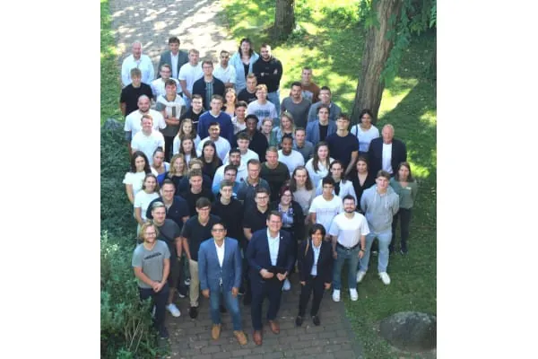 Die neuen Studierenden wurden im September 2024 am Campus Bad Vilbel begrüßt – 16 von ihnen haben den Bachelor-Studiengang Ingenieurwesen in der Fachrichtung Kälte- und Klimatechnik belegt.