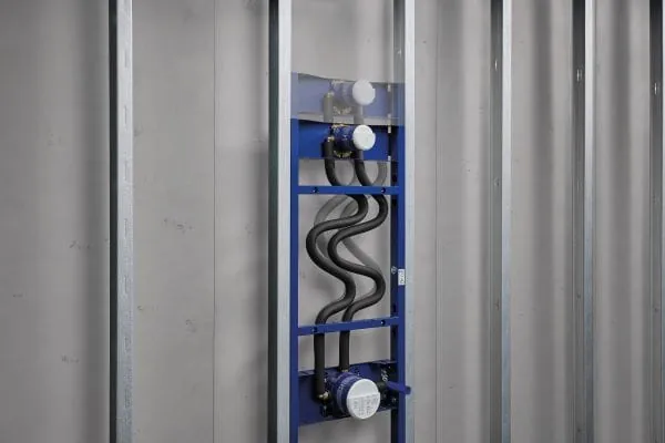 Der Rapido Duschrahmen hat eine geringe Einbautiefe von 77 mm  und passt damit in nahezu jede Trockenbauwand. 