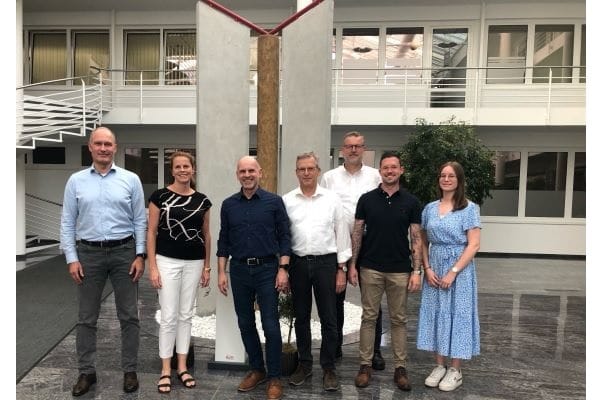 Ein gutes Ergebnis beim ISO 9001-Wiederholungsaudit für das Team der Roth Werke (von links): Sascha Allissat, Mitglied der Geschäftsleitung, Geschäftsführerin Christin Roth-Jäger, die Auditoren des TÜV Süd Andreas Koriath und Manfred Grygar sowie Thomas Henkel, Leiter des Qualitätswesens mit seinen Mitarbeitenden Dustin Graf und Eva Seidler.