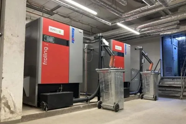 zwei Pelletskessel großer Leistungsbereich in Kaskade