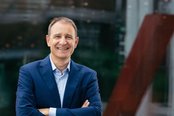 Porträt Alexander Hoffmann, CEO von AXA Partners Deutschland