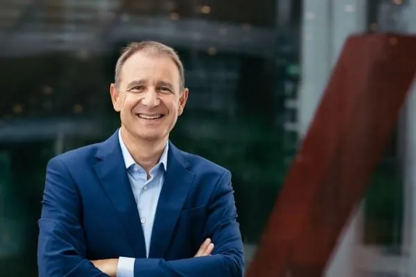 Portr&auml;t Alexander Hoffmann, CEO von AXA Partners Deutschland