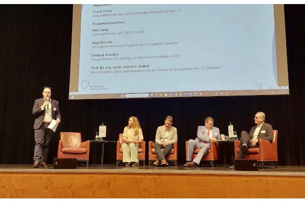 Frank Ernst moderierte die Expertenrunde mit Anja Daniels, Prof. Joachim Seifert, Dietmar Brockes und Udo Jung.