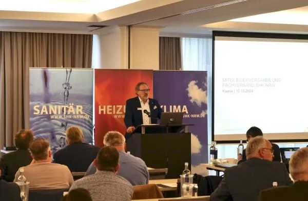 Mitgliederversammlung FV SHK NRW: Hauptgesch&auml;ftsf&uuml;hrer Frank Hehl begr&uuml;&szlig;te die Delegierten.