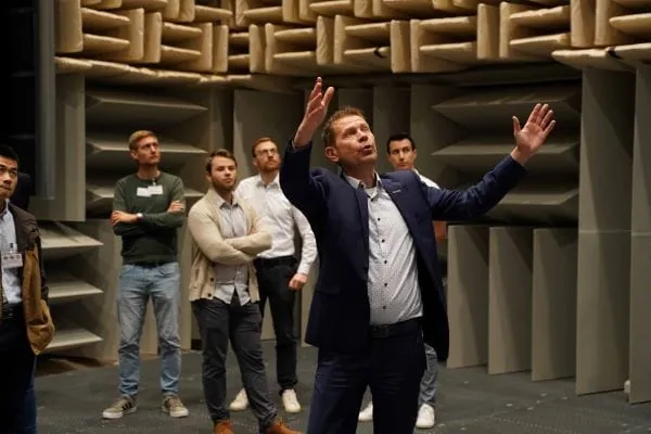 Der Austausch zwischen Forschung und Lehre sowie der Industrie stand im Mittelpunkt eines Treffens von renommierten KI-Experten beim Ventilatorenhersteller Ziehl-Abegg in K&uuml;nzelsau.  