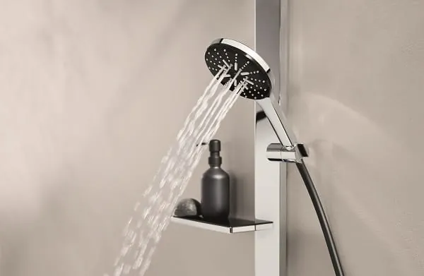Auch das Duschsystem Rainshower Aqua Pure der Premium-Submarke Grohe Spa feiert seine Premiere in Hamburg.