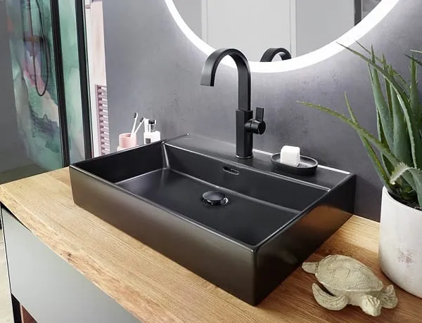 Der neue Waschtisch-Einhebelmischer AquaXPro Plus von HSK ist in den Farbvarianten Chrom, Gunmetal gebürstet, Schwarz-matt oder Kupfer gebürstet erhältlich. Der gripoptimierte Griff ermöglicht dabei eine komfortable und sichere Betätigung.