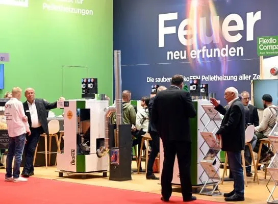 Neben &shy;diversen W&auml;rmepumpensystemen, &shy;solarthermischen und Photovoltaik-&shy;Anlagen werden in den Hallen A1 und 4 u. a. hybride Heizsysteme, Pelletskessel, Anlagen zur Kraftw&auml;rmekopplung sowie Brennwertger&auml;te f&uuml;r fl&uuml;ssige und gasf&ouml;rmige Energietr&auml;ger und Brennstoffzellenheizungen gezeigt.