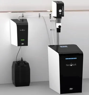 Wasserenthärtungsgerät NeoSoft 2500 Connect mit weiteren Wasserbehandlungs-rodukten von SYR.