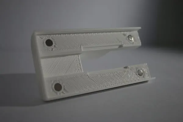 Die im 3D-Druck-Verfahren hergestellten Abdeckungen für Heizkörperbefestigungen der Sebastian e.K. kommen den Wunsch nach einer optischen Aufwertung vieler Kunden nach.