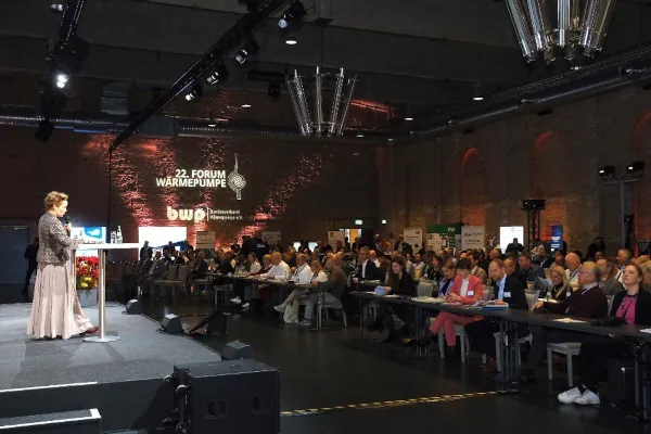Der Bundesverband W&auml;rmepumpe (BWP) e.V. hat das 22. FORUM W&auml;rmepumpe in den Bolle Fests&auml;len in Berlin ausgerichtet. 