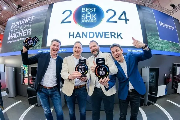 Die Gewinner des &bdquo;Best of SHK Award 2024 f&uuml;r das Handwerk&ldquo; sind die Sinning Haustechnik GmbH aus M&ouml;dingen, die Ulland GmbH aus Ahaus-Alst&auml;tte und die Scheel-Haustechnik GmbH & Co. KG aus Itzehoe: Armin Sinning, Dominik Terhaar, Christoph Ulland und Joachim Scheel. (v. l.).