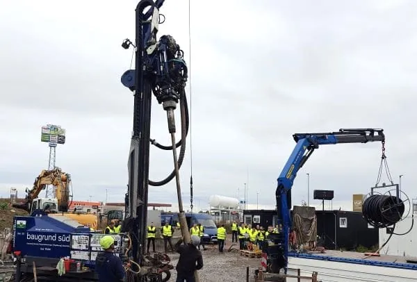 Erdsondenbohrungen f&uuml;r Geothermie mit Bohrger&auml;t von BauGrund S&uuml;d