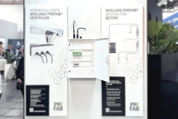 ABB und Wieland Electric präsentieren auf der Messe BAU die Ergebnisse ihrer Partnerschaft, die das Ziel verfolgt, modulares und serielles Bauen mit innovativen, vorgefertigten Elektroinstallationssystemen zu verknüpfen und deutlich voranzubringen.