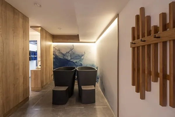 F&uuml;r eine Erfrischung geht es ab ins K&auml;ltebecken.