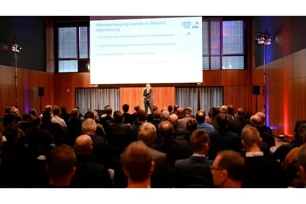 Im Jahr 2023 waren manche Foren bereits weit im Voraus komplett ausgebucht.