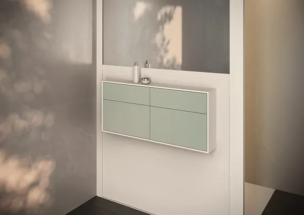 Hüppe Sphere eröffnet vielfältige Optionen, um auch die Außenseite für die Integration hilfreicher Funktionen wie zum Beispiel Spiegel, Handtuchhalter, Handtuchwärmer, Ablagen oder Möbel zu nutzen.