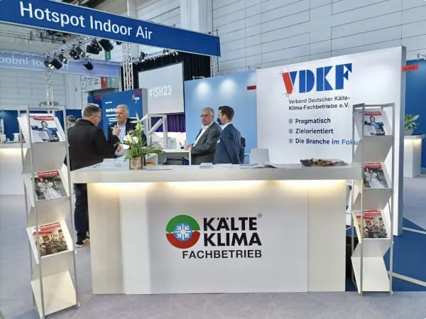 An zwei Messest&auml;nden stehen VDKF-Vertreter bereit, um &uuml;ber die Themen und Herausforderungen der K&auml;lte-/Klima-Branche zu informieren. 