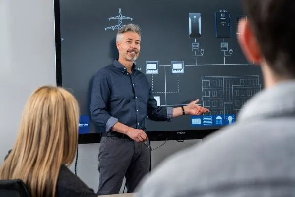 Präsenzveranstaltungen bietet Buderus in der Akademie in Lollar, in den regionalen Trainingscentern und in den Buderus Niederlassungen an.