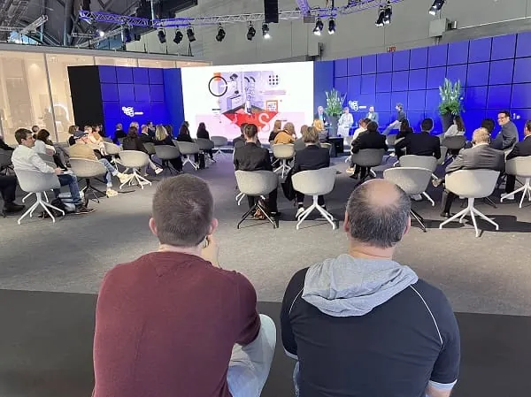 Die Design Plaza in Halle 3.1 ist der zentrale Ort auf der ISH 2025 für Interior Design, aktuelle Trends und Zukunftsperspektiven der Sanitärwirtschaft. Die VDS widmet sich hier mit ihrem Trendforum Pop up my Bathroom wieder den aktuellen Trends und Strömungen in der Sanitärwirtschaft.