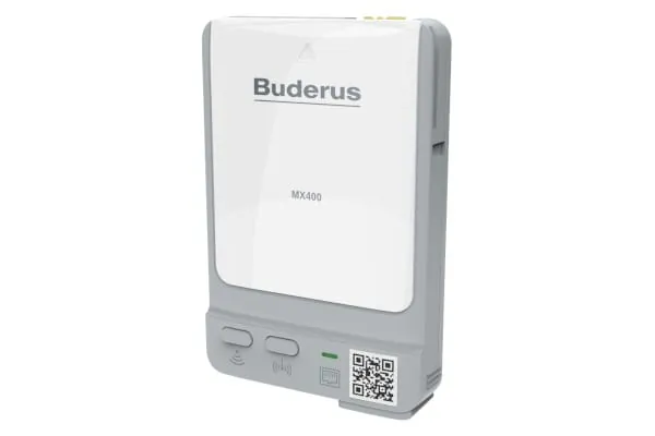 Mit dem neuen Buderus LAN- und Funkmodul MX400 gehen W&auml;rmeerzeuger schnell online. Installateure machen so W&auml;rmepumpen und Heizkessel unkompliziert internetf&auml;hig.