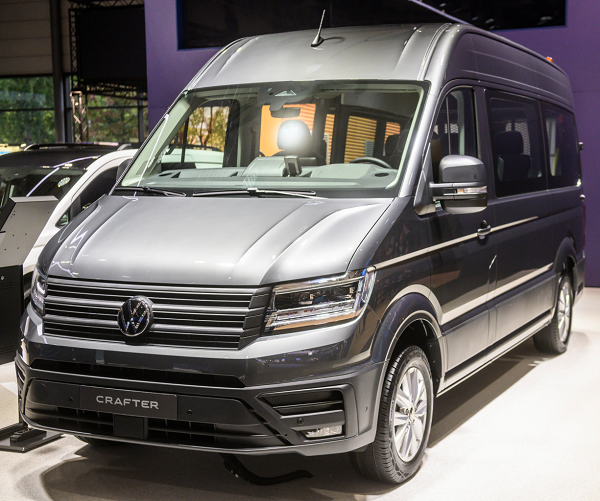 Neue Crafter-Varianten sind bestellbar: Hier der Kombi mit bis zu neun Sitzen, wie er bereits auf der IAA gezeigt wurde.