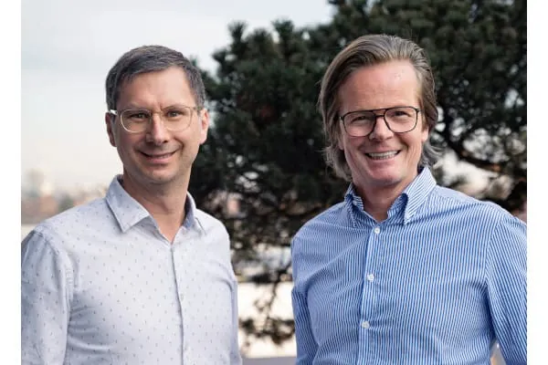 Hans-J&uuml;rgen Wels, CEO der Infoniqa-Gruppe, und Dr. Thomas Reich, CEO BRZ Deutschland GmbH (v.l.).