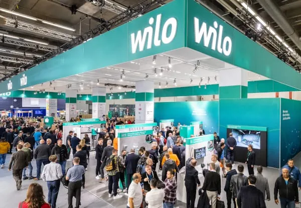 Wilo macht auf der ISH die eigene Nachhaltigkeitsausrichtung mit dem Thema „Wir bieten nachhaltige Lösungen“ erlebbar und präsentiert Antworten auf die gestiegenen Umweltanforderungen der Branche.