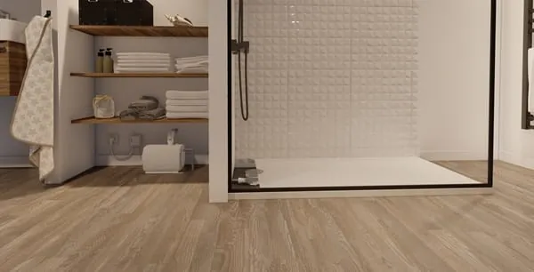 Für die Dusche überall im Haus: Sanifloor+ in Kombination mit barrierearmer Duschlösung von Kinedo.