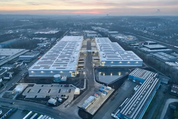 Das neue Zentrallager wurde als nachhaltiger Geb&auml;udekomplex auf einem ehemaligen Industriegel&auml;nde in Bottrop errichtet.