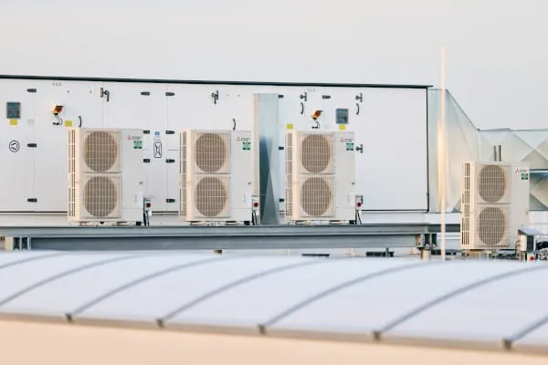 Heiz- und Klimal&ouml;sungen von Mitsubishi Electric LES kamen im neuen Logistikzentrum zum Einsatz.