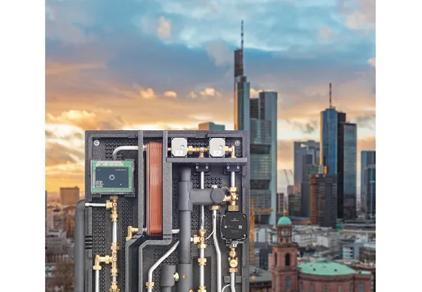 GF Building Flow Solutions zeigt auf der ISH 2025, wie die Uponor Combi Port und Aqua Port Wohnungsstationen f&uuml;r die dezentrale Warmwasserversorgung und &ndash; je nach Modell &ndash; f&uuml;r Heizung und K&uuml;hlung 100 % Trinkwasserqualit&auml;t, 40 % Energieeinsparung und 30 % schnellere Installation bieten. 