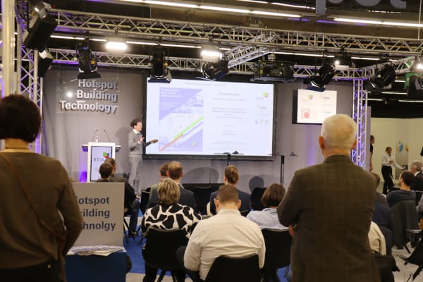 Die Digitalisierung der Branche, Einsatzbereiche und Anwendungsbeispiele in Heizung, Klima und Gebäudesteuerung stehen im Mittelpunkt der Kurzvorträge auf dem Forum Building Technologies & Management in Halle 11.1.