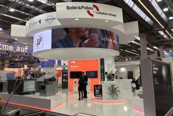 Pluggit hat das Sanierungsgesch&auml;ft bei seiner Pr&auml;sentation auf dem Gemeinschaftsstand der Soler & Plau Ventilation Group im Blick.