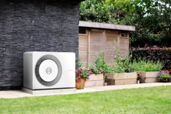 Die neue Luft/-Wasser-W&auml;rmepumpe Compress 5800i AW von Bosch