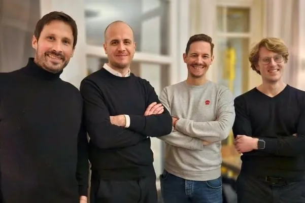 Die K&ouml;pfe der Smart-Meter-Initiative (v. l.): Jan Rabe (Co-Founder & CEO, Rabot Charge), Merlin Lauenburg (Country Growth Director, Tibber Germany), Bastian Gierull (CEO, Octopus Energy Germany) und Matthias Martensen (Co-Founder & CEO, Ostrom).