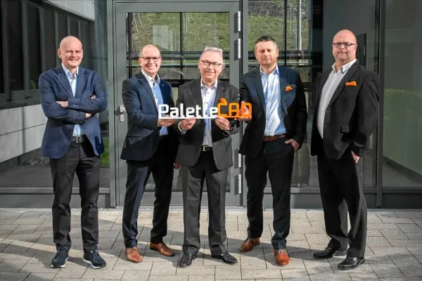 30 Jahre Palette CAD: Firmengr&uuml;nder Dr.-Ing. Walter Zinser und der Vorstand der Palette CAD AG mit Frank Kobs, Dirk B&ouml;ckstiegel, Walter Zinser, Elvis Grabić und Volker Zeller (v.l.).